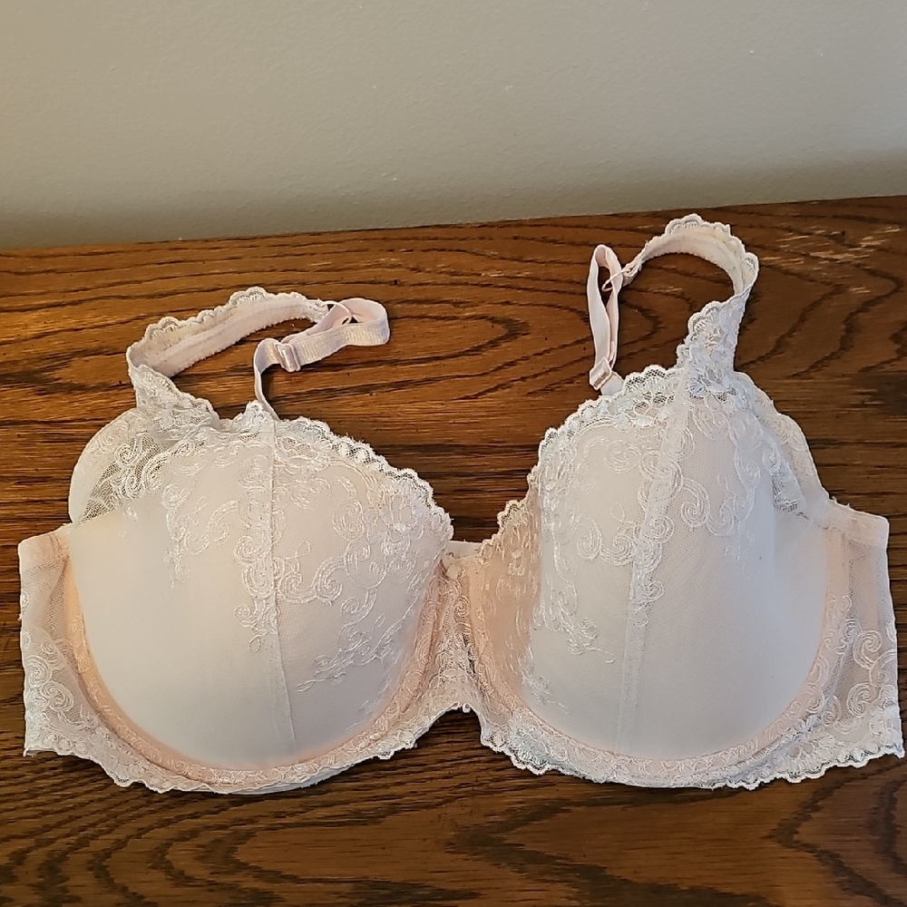 Ambrielle Lace Underwire Bra - Cream and White